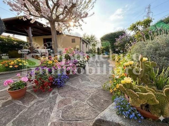 Villetta bifamiliare in vendita di 170 m² in Via Piastroni
