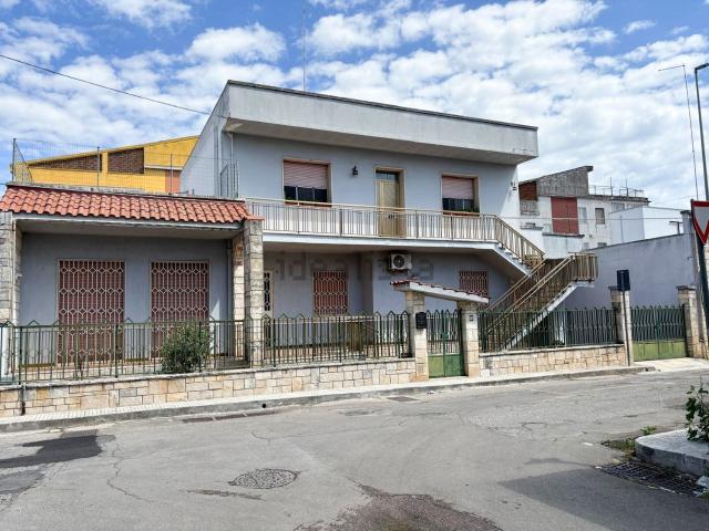 Villetta bifamiliare in vendita di 170 m² in Via Piemonte, 6