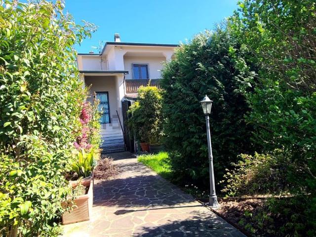 Villetta bifamiliare in vendita di 170 m² in Via Roma