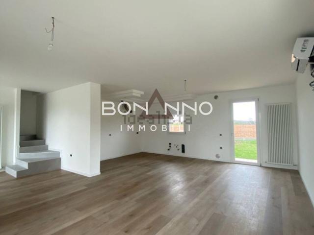 Villetta bifamiliare in vendita di 170 m² in Via Roma