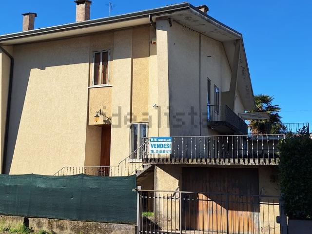 Villetta bifamiliare in vendita di 170 m² in Via Santa Maria in Colle