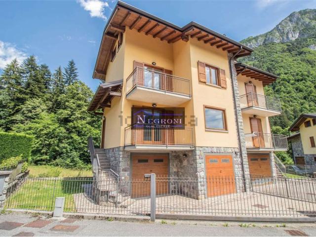 Villetta bifamiliare in vendita di 170 m² in Via San Gregorio, 8