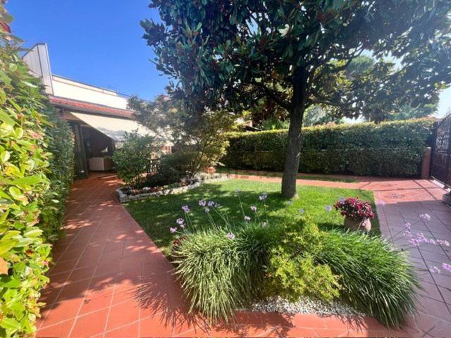 Villetta bifamiliare in vendita di 170 m² in Viale Bolivia