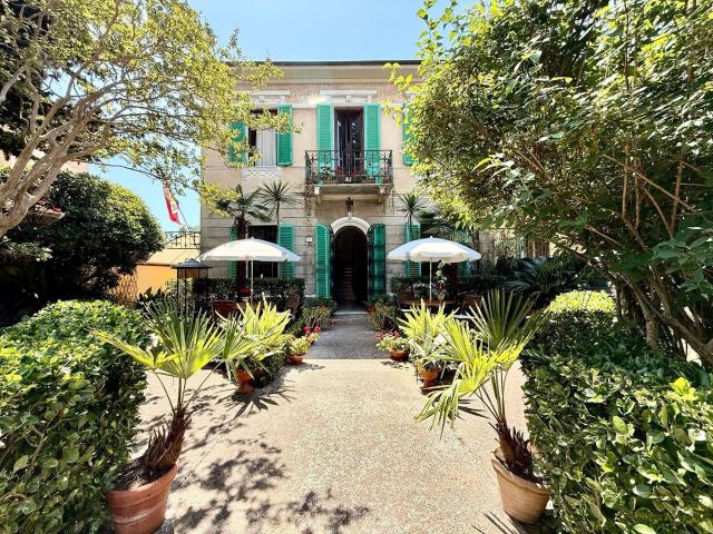 Villetta bifamiliare in vendita di 170 m² in Viale Giacomo Puccini, 178