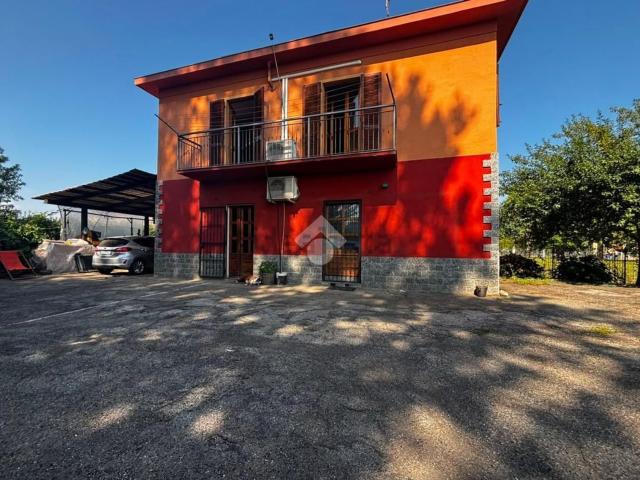Villetta bifamiliare in vendita di 171 m² in Via Torino, 5