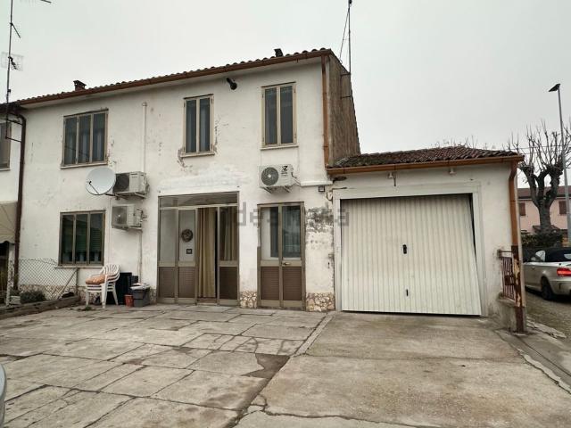 Villetta bifamiliare in vendita di 171 m² in Via Capitello, 8