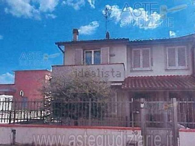 Villetta bifamiliare in vendita di 171 m² in Via Giacomo Puccini, 39