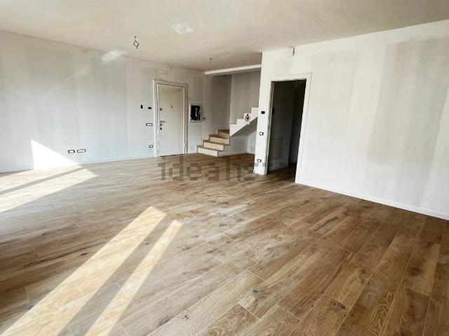 Villetta bifamiliare in vendita di 171 m² in Via Giacomo Puccini