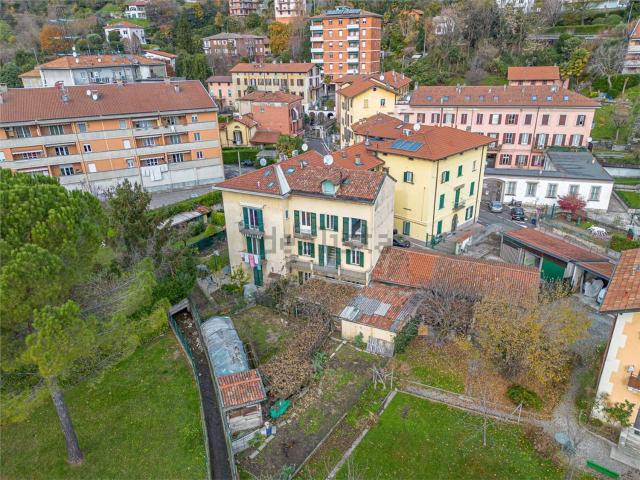 Villetta bifamiliare in vendita di 171 m² in Via Nazario Sauro