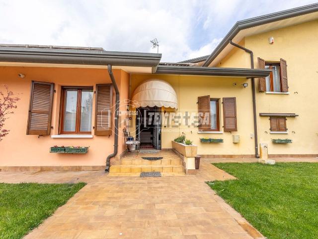 Villetta bifamiliare in vendita di 172 m² in Via Tagliamento, 17