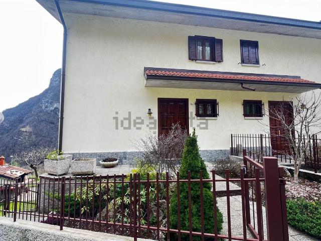 Villetta bifamiliare in vendita di 172 m² in Via don Vittorio Cortinovis, 10