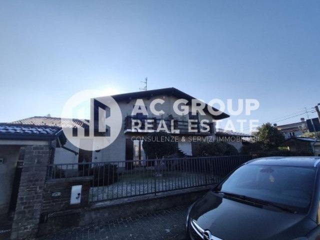 Villetta bifamiliare in vendita di 172 m² in Via Lazio