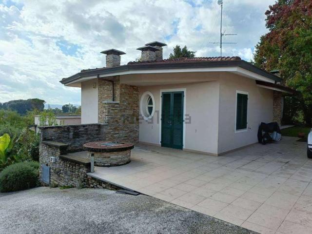 Villetta bifamiliare in vendita di 172 m² in Via Pregiuntino, 70