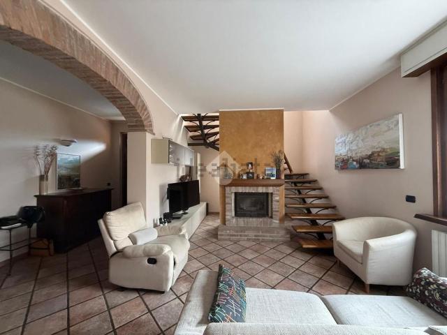 Villetta bifamiliare in vendita di 172 m² in Via Stradella, 21