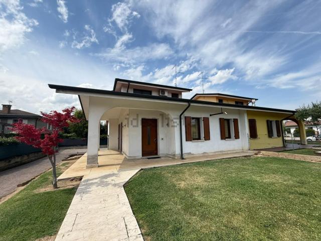 Villetta bifamiliare in vendita di 177 m² in Corso della Vittoria, 2