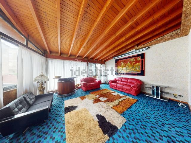 Villetta bifamiliare in vendita di 177 m² in Via Gallipoli, 102