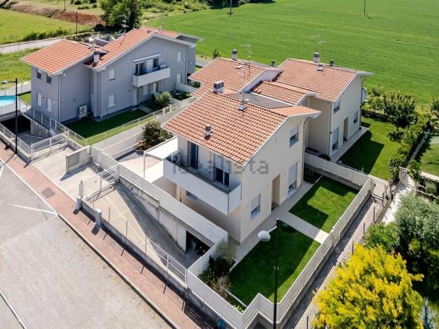 Villetta bifamiliare in vendita di 177 m² in Via Paolo Borsellino