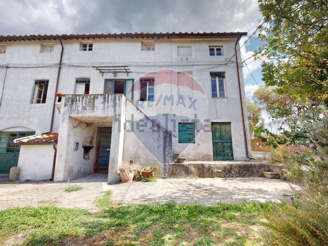 Villetta bifamiliare in vendita di 177 m² in Via Per Villa Pucci, 15