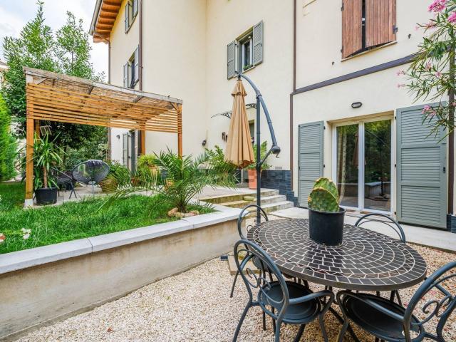 Villetta bifamiliare in vendita di 174 m² in Via Giuseppe Garibaldi