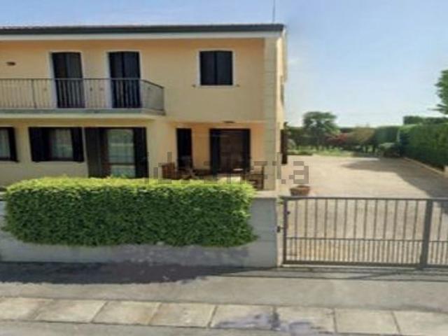 Villetta bifamiliare in vendita di 174 m² in Via Mons. C. Liviero, 66