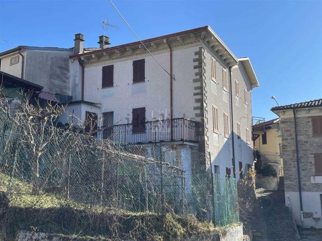 Villetta bifamiliare in vendita di 175 m² in Frazione Casa Lazzati, 11