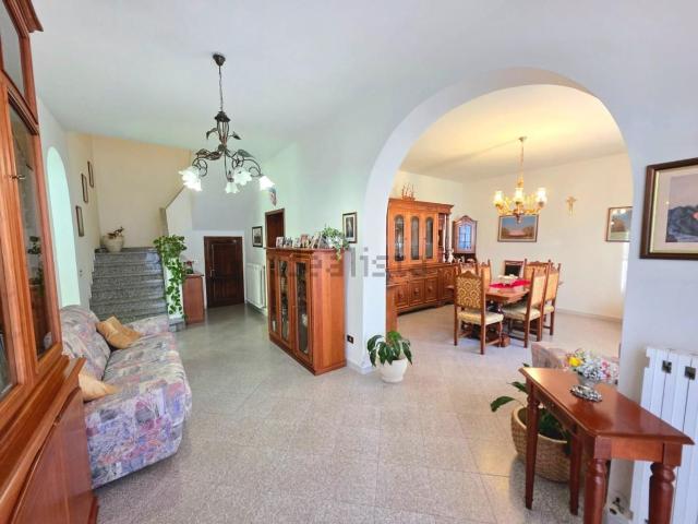 Villetta bifamiliare in vendita di 175 m² in Piazza della Vittoria, 23