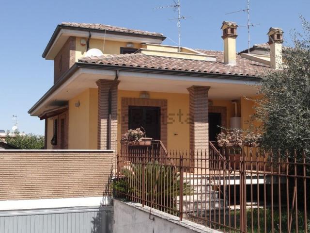 Villetta bifamiliare in vendita di 175 m² in Via Antonio Gramsci, 52