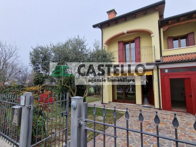 Villetta bifamiliare in vendita di 175 m² in Via Caltana, 292