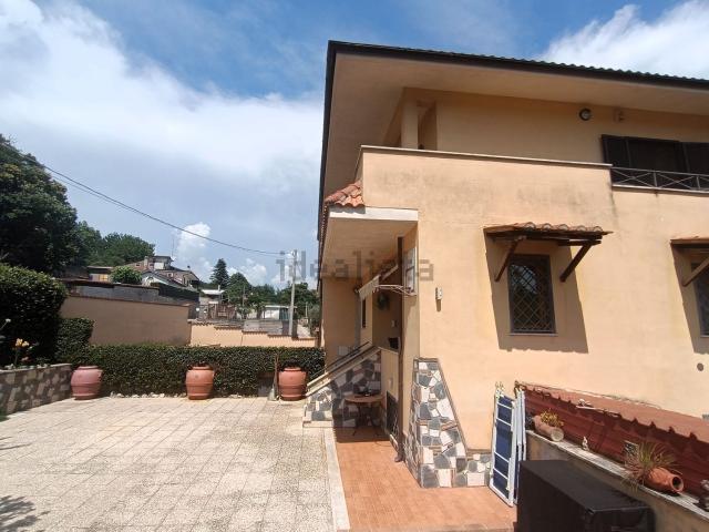Villetta bifamiliare in vendita di 175 m² in Via Colonnella IIª