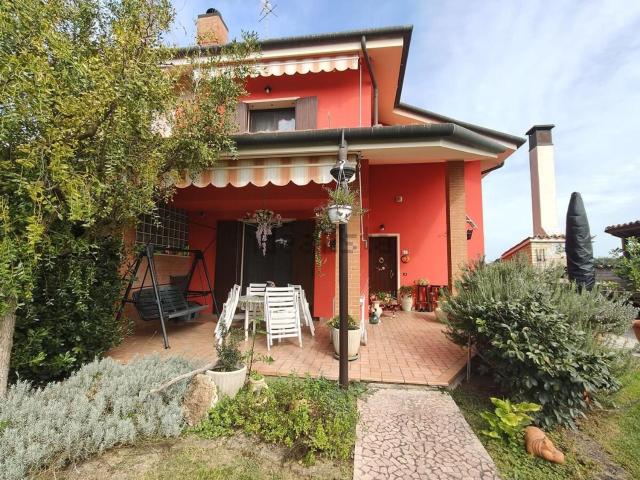 Villetta bifamiliare in vendita di 175 m² in Via del Gelso