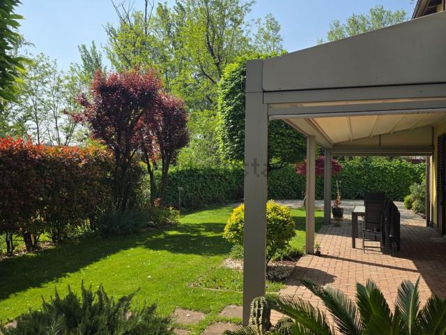 Villetta bifamiliare in vendita di 175 m² in Via del Triumvirato, 1