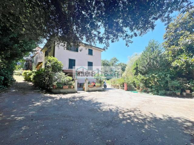 Villetta bifamiliare in vendita di 175 m² in Via delle Grotte, 96
