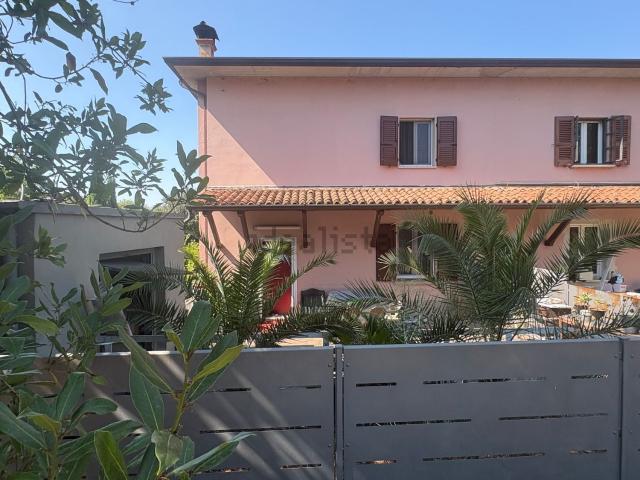 Villetta bifamiliare in vendita di 175 m² in Via Giambattista Brocchi