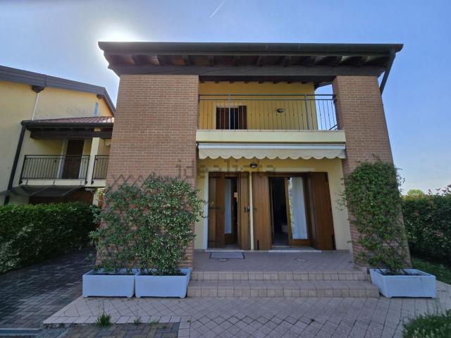 Villetta bifamiliare in vendita di 175 m² in Via Martiri Di Marzabotto, 90