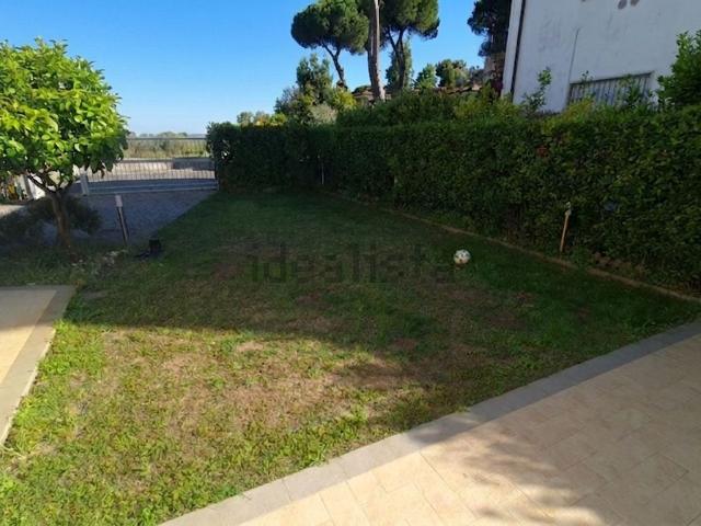 Villetta bifamiliare in vendita di 175 m² in Via Michele Rosi, 102