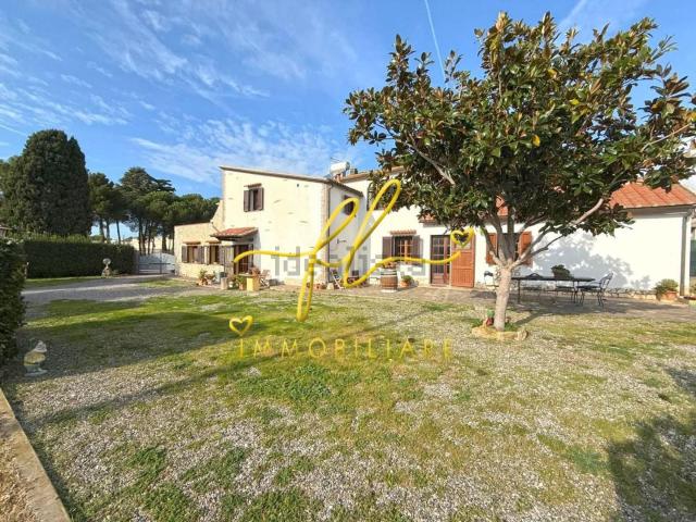 Villetta bifamiliare in vendita di 175 m² in Via Pisana Livornese, 44