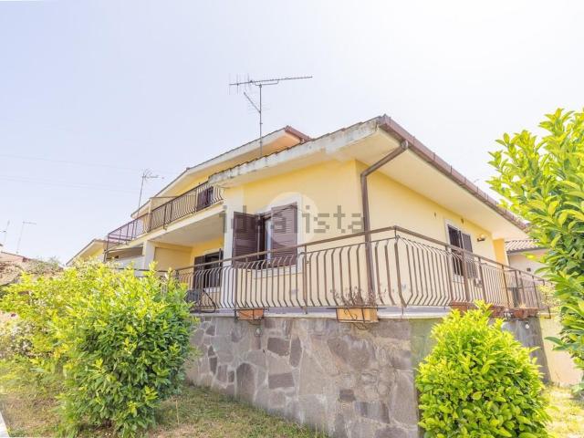 Villetta bifamiliare in vendita di 175 m² in Via Polluce, 2