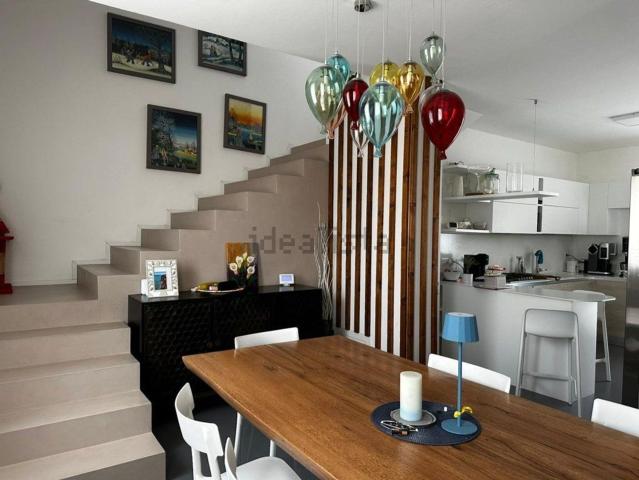 Villetta bifamiliare in vendita di 176 m² in Via Alessandro Volta, 12