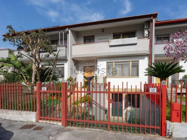 Villetta bifamiliare in vendita di 176 m² in Via Francesco Caffi, 44