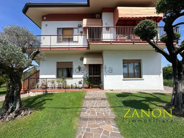 Villetta bifamiliare in vendita di 176 m² in Via Marcorina, 29