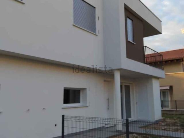 Villetta bifamiliare in vendita di 178 m² in Via Battaglione Sandro Pomini