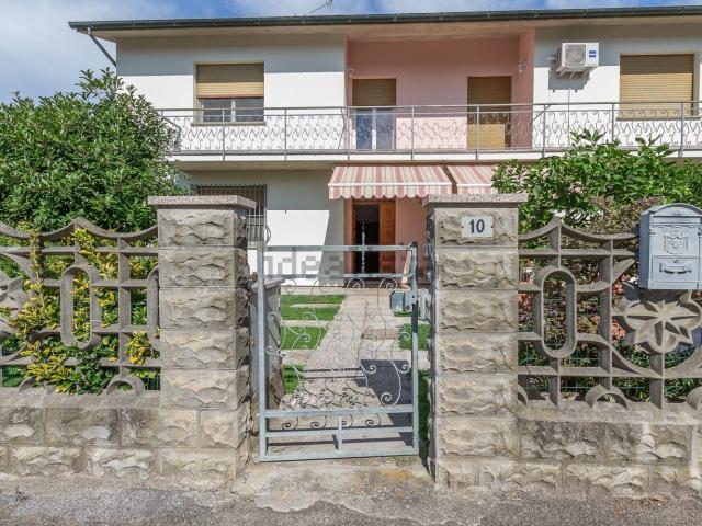 Villetta bifamiliare in vendita di 178 m² in Via Mozza, 10