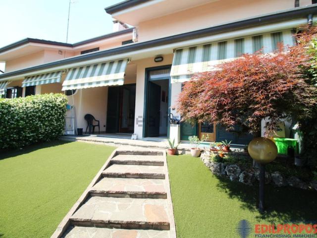 Villetta bifamiliare in vendita di 178 m² in Via San Rocco