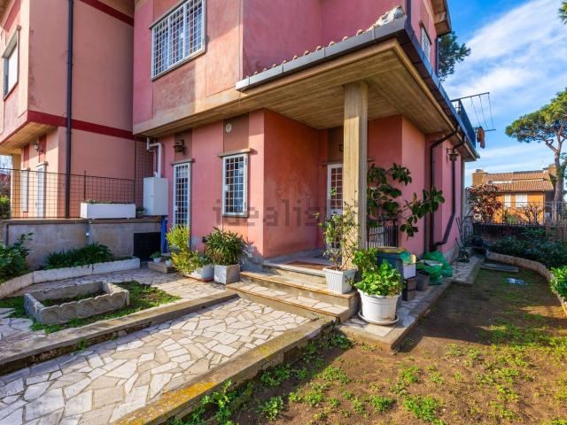 Villetta bifamiliare in vendita di 178 m² in Viale Adriatico