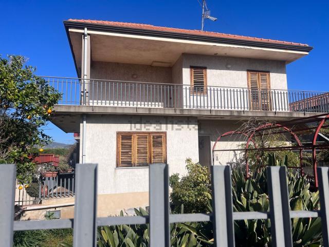 Villetta bifamiliare in vendita di 179 m² in Via G.Tomasi di Lampedusa, 45