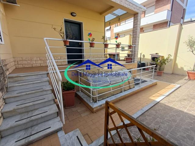 Villetta bifamiliare in vendita di 179 m² in Via Oberdan Chiesa