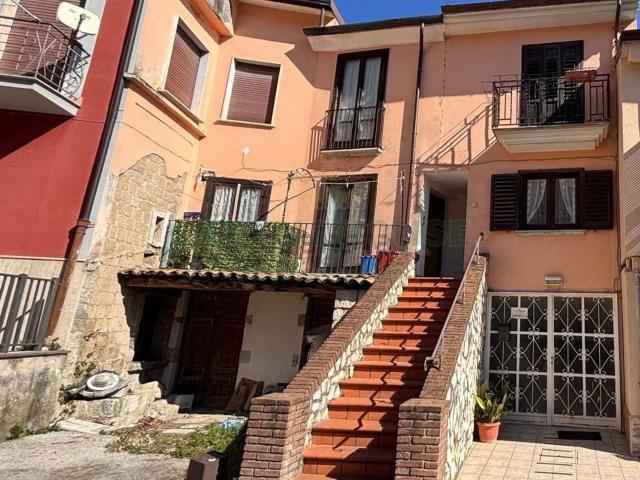 Villetta bifamiliare in vendita di 183 m² in Vico Francesco de Sanctis