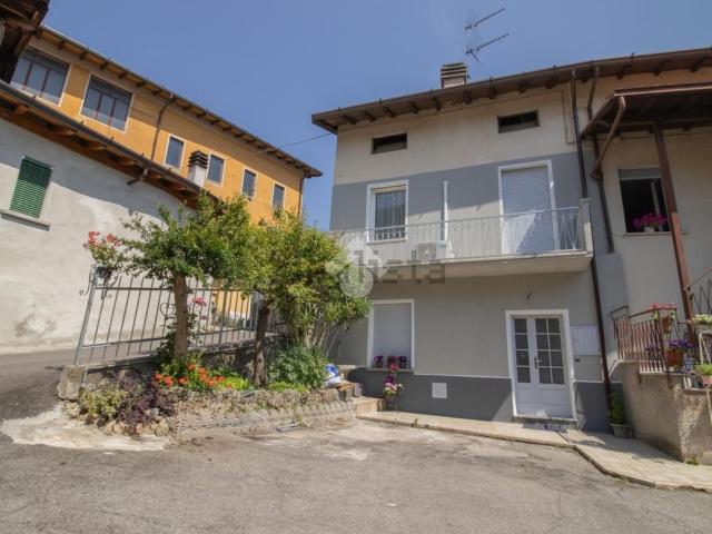 Villetta bifamiliare in vendita di 183 m² in Via Carfio