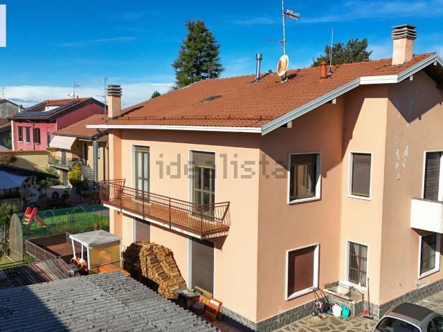 Villetta bifamiliare in vendita di 183 m² in Via Monte Grappa