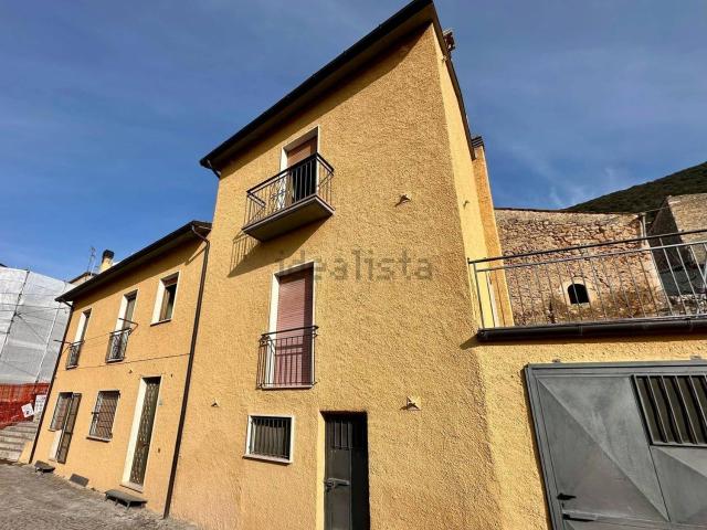 Villetta bifamiliare in vendita di 180 m² in Circonvallazione Sud